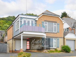 Princes Esplanade-Luxury Beachfront House with Balcony a stone throw from Gurnard Beach